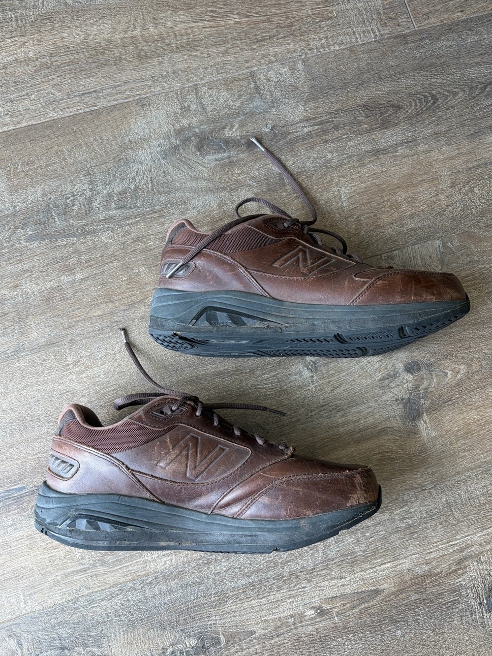 New Balance Men’s Brown Leather Lace-Up Sneakers